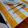 LUGAR AMERICANO IMPERMEÁVEL LISTRAS AMARELO E BRANCO  