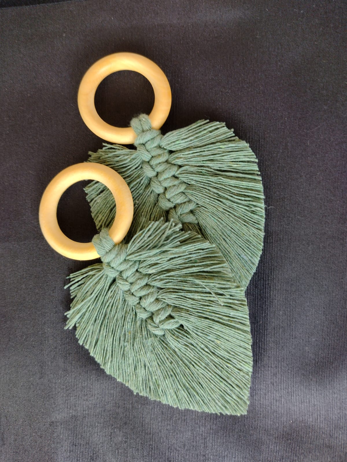 PORTA GUARDANAPO COM ARGOLA FORMATO EM FOLHA VERDE