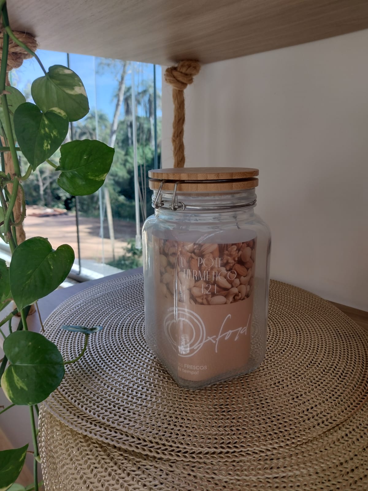 POTE HERMÉTICO DE VIDRO COM TAMPA DE BAMBU