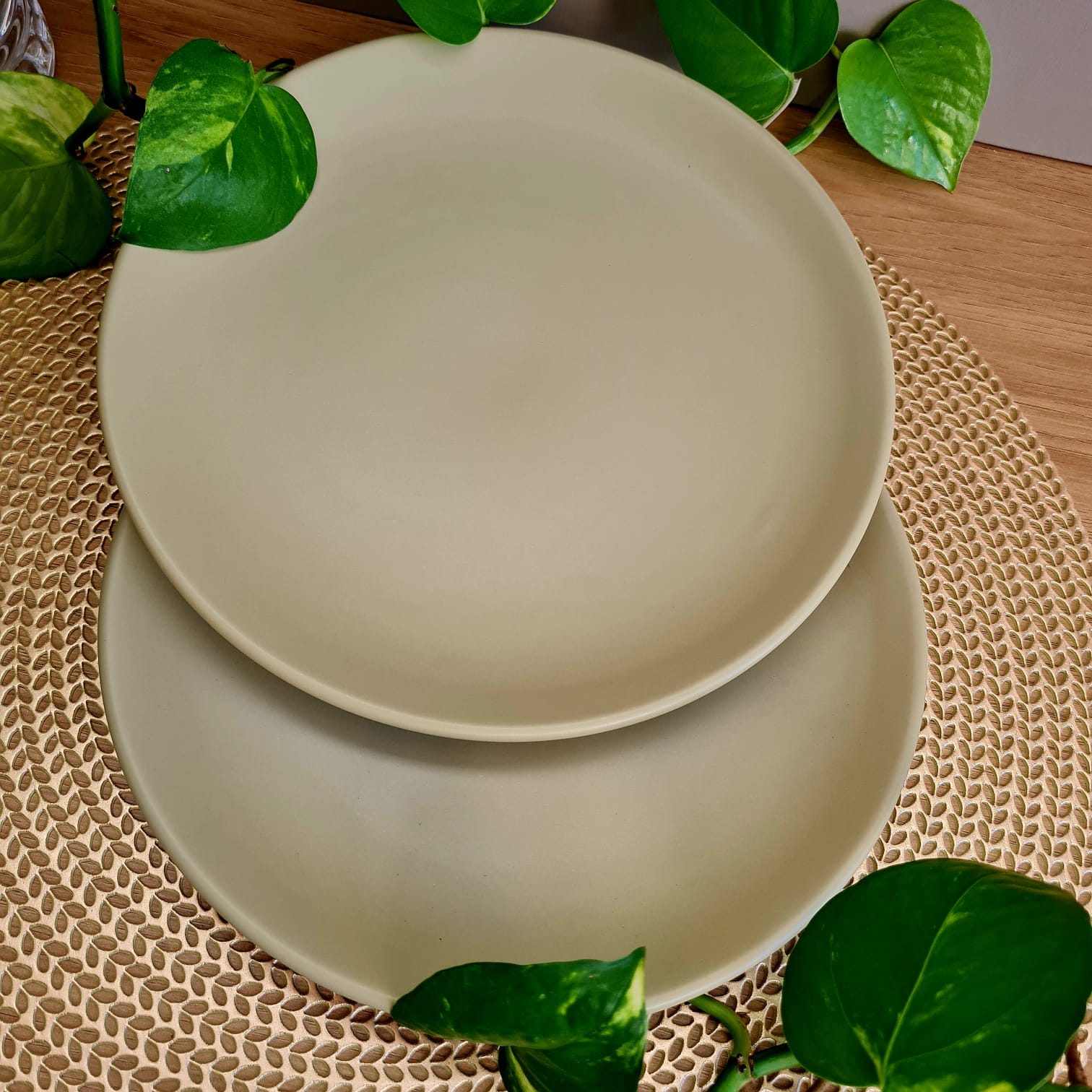PRATO DE SOBREMESA PORCELANA  VERDE