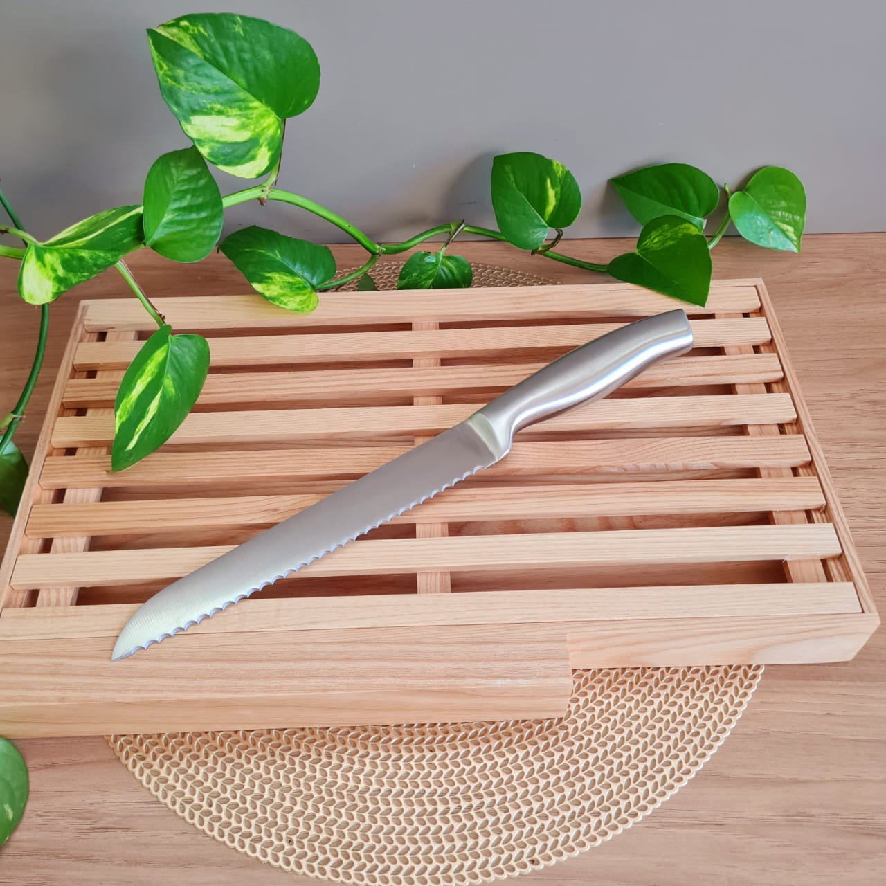 SUPORTE PARA CORTAR PÃO COM FACA