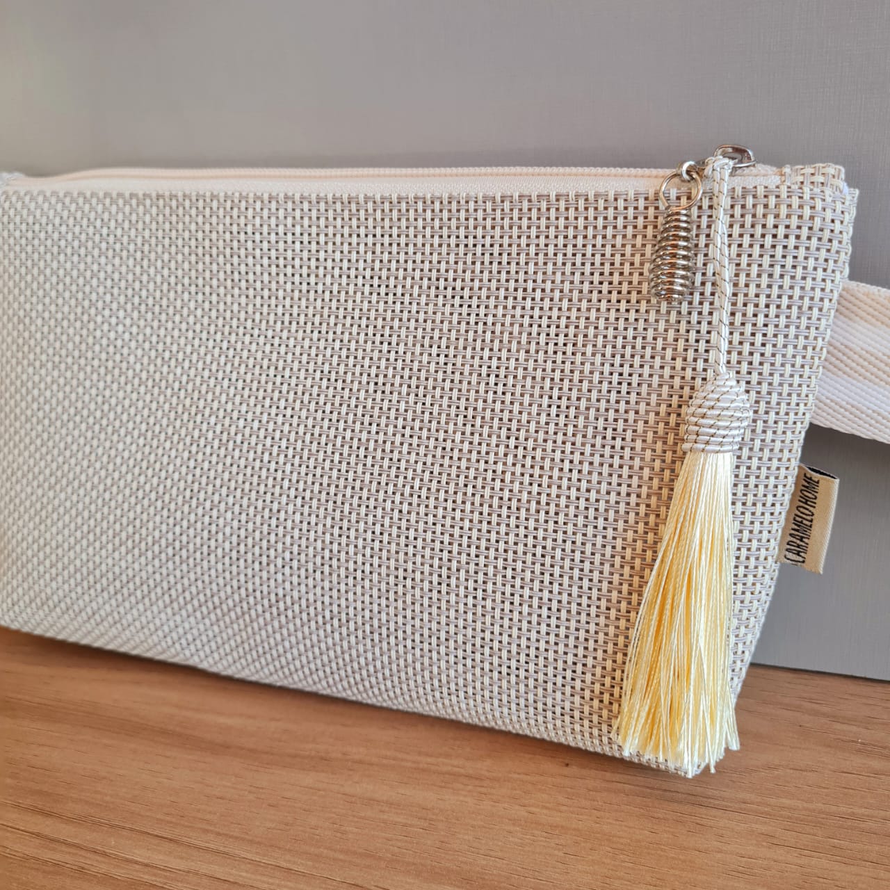 NECESSAIRE DE MÃO TELA DE NYLON CREME