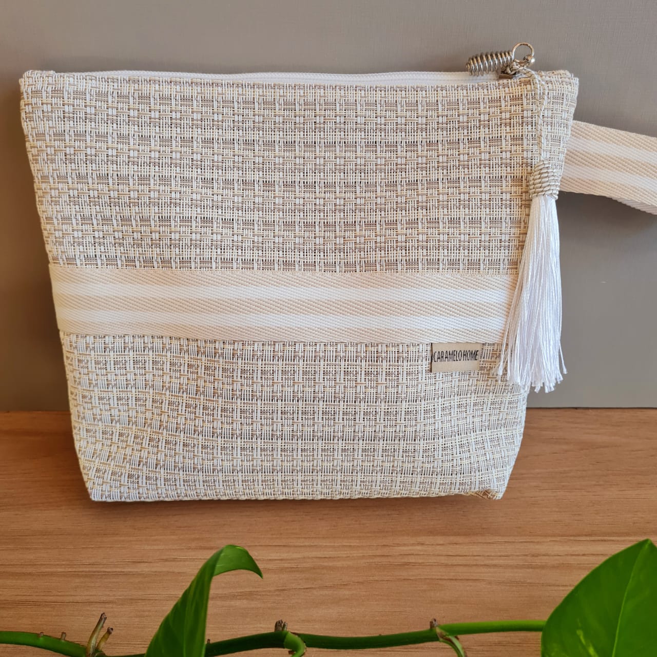 NECESSAIRE TELA DE NYLON CREME COM BRANCO
